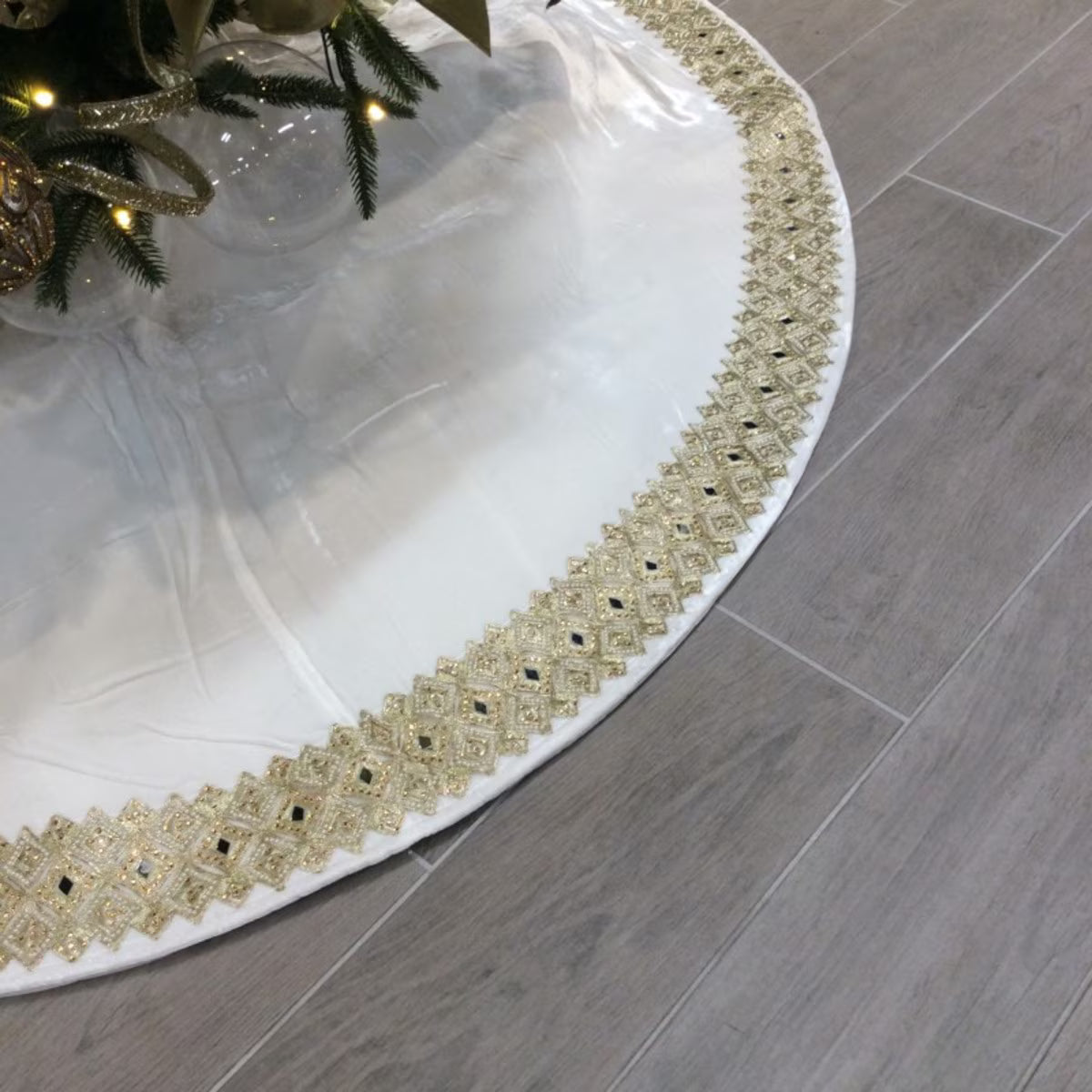 84" Velvet Beaded Collar Tree Skirt
