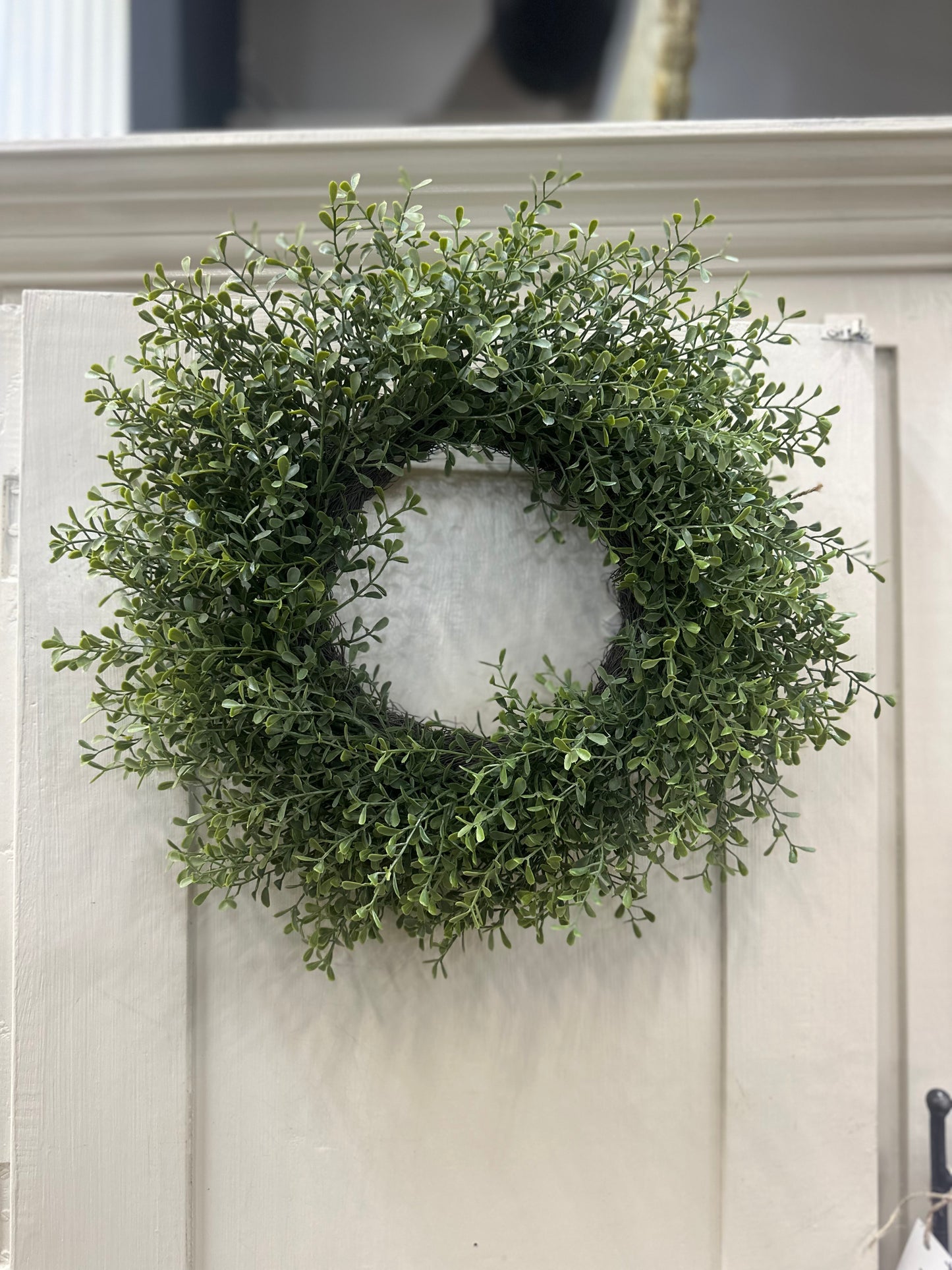 18" Wispy Tea Leaf Wreath