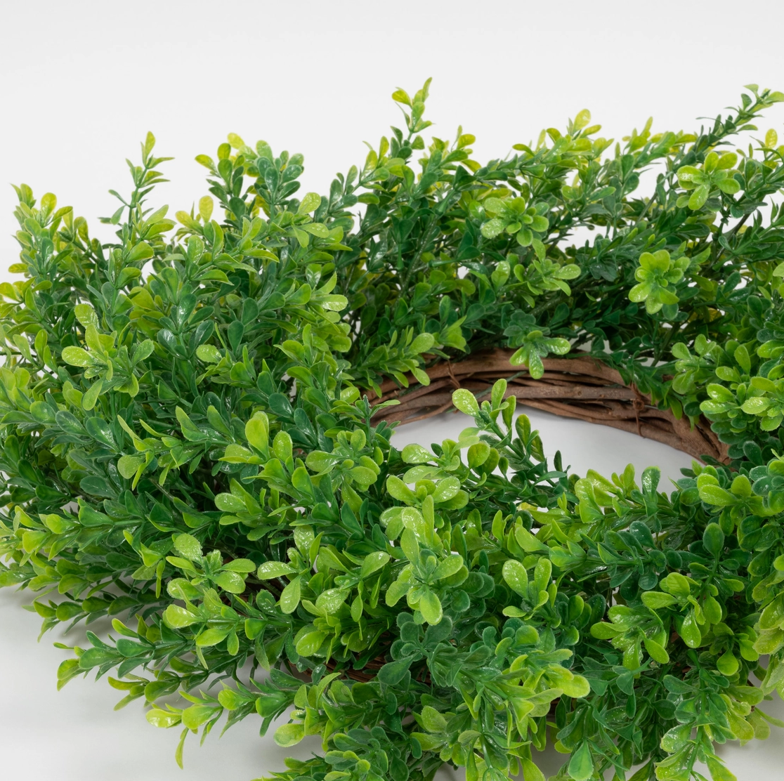 22" Boxwood Light Green Wreath