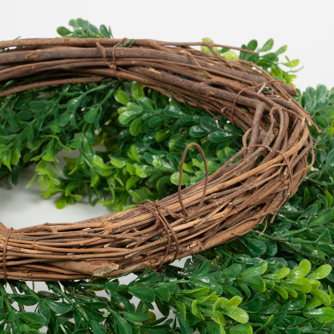 22" Boxwood Light Green Wreath