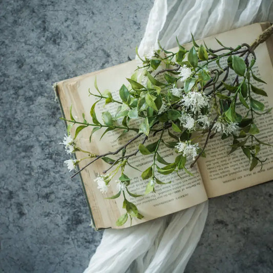 RH 18" Ivy & Tea Leaf w/ White Flowers Spray