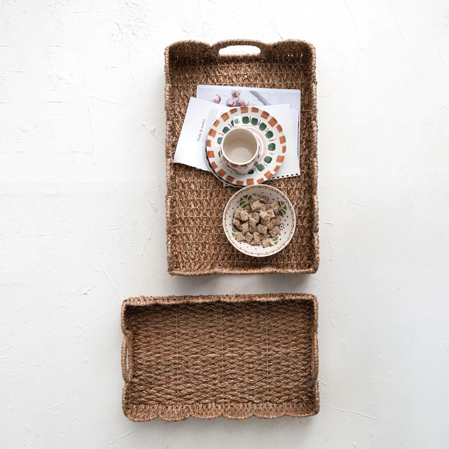 Decorative Braided Bankuan Trays w/ Handles & Scalloped Edge, Set of 2