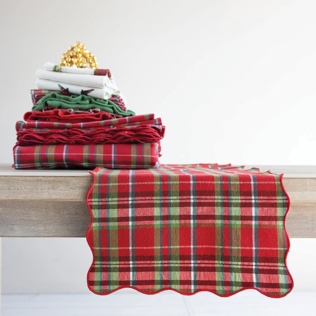 Cotton Scalloped Table Runner w/ Stitched Edge